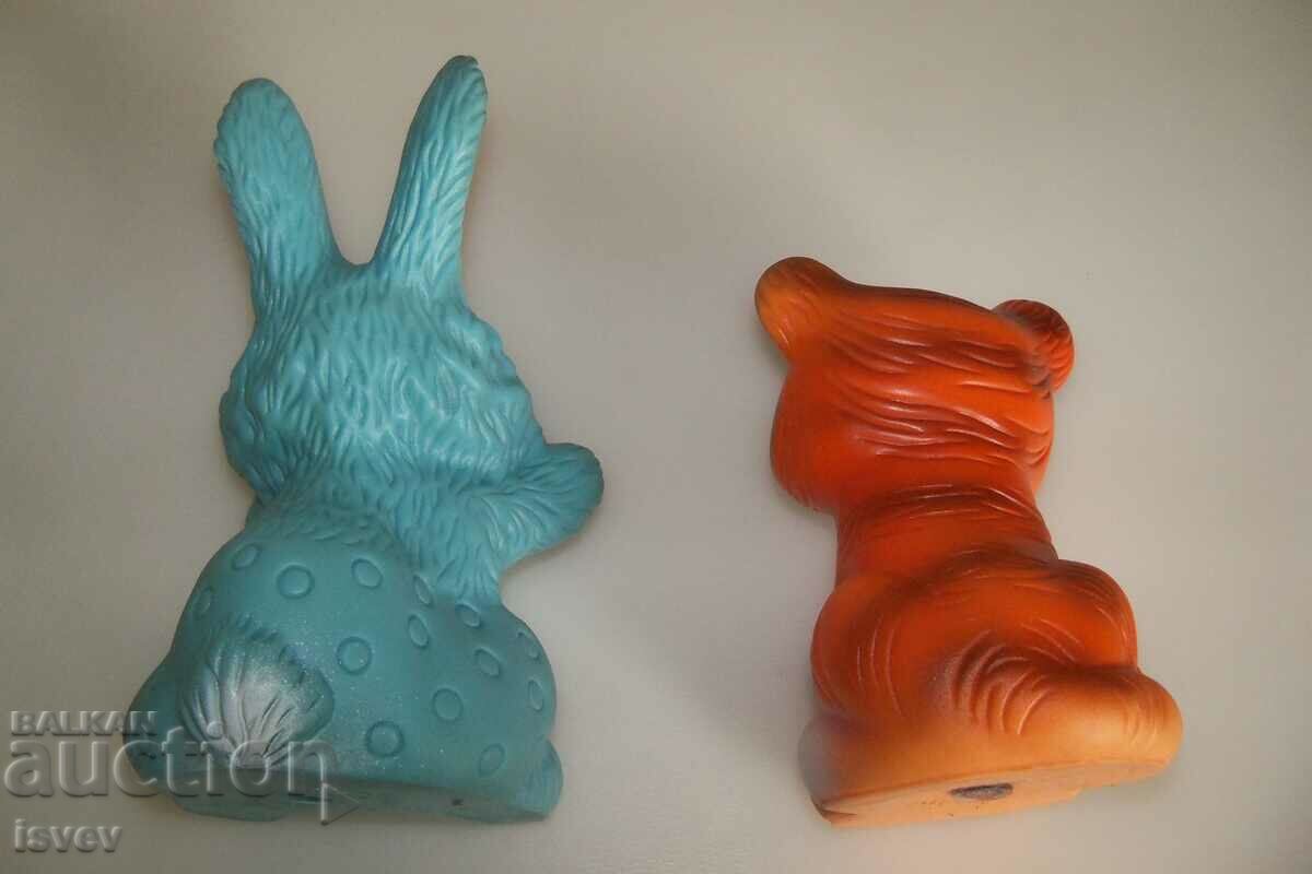 Delivery of Two social rubber toys from the USSR.