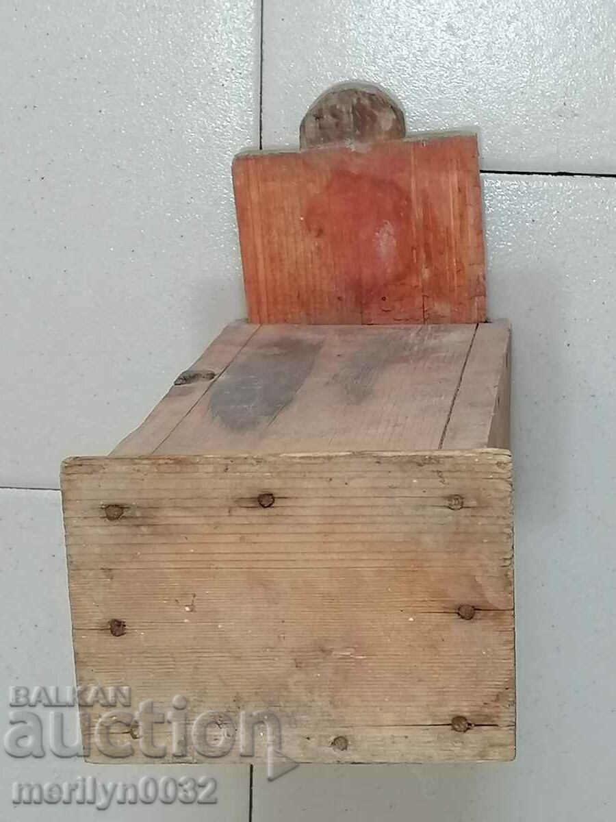Delivery of Antique wooden box primitive Delivery of Antique wooden box primitive