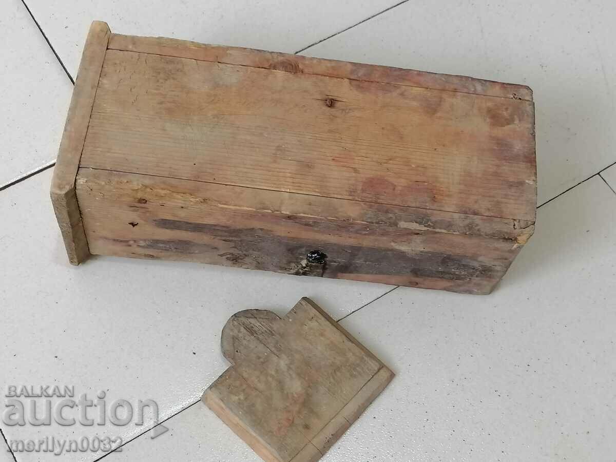 Antique wooden box primitive - 5 Antique wooden box primitive - 5