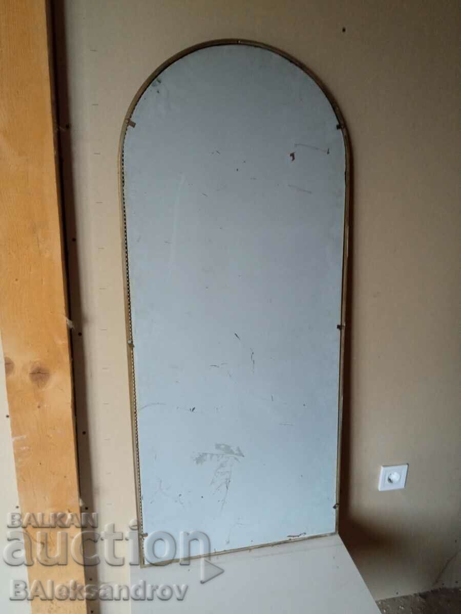 Μεγάλος παλιός ορειχάλκινος καθρέφτης, πολύ μαλακός με τιμή 156.00 BGN | € 79.76 Μεγάλος παλιός ορειχάλκινος καθρέφτης, πολύ μαλακός με τιμή 156.00 BGN | € 79.76