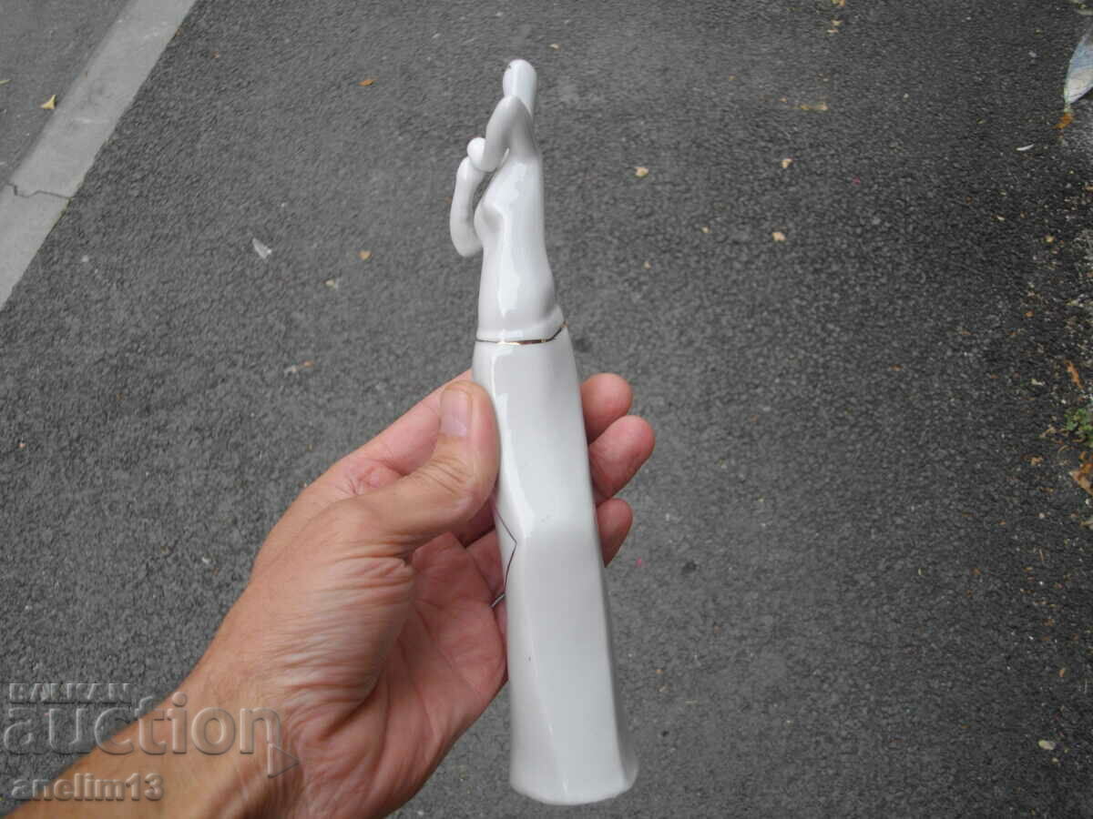 Delivery of OLD PORCELAIN DANCER Delivery of OLD PORCELAIN DANCER