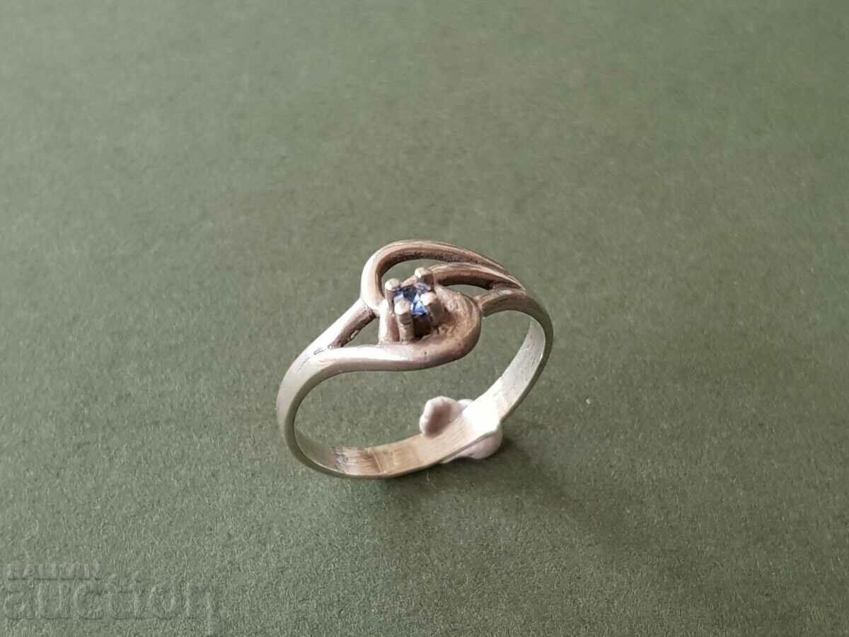 Аукцион Красив Сребърен пръстен с аметист Аукцион Красив Сребърен пръстен с аметист