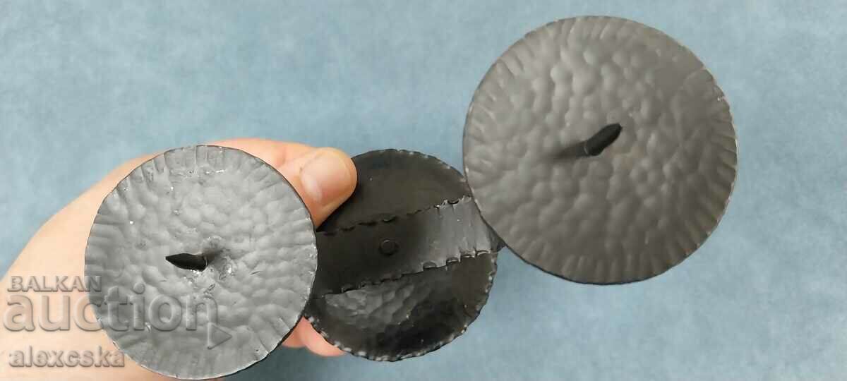 Sfeșnic vechi - Fier forjat cu preț 15.00 BGN | € 7.67 Sfeșnic vechi - Fier forjat cu preț 15.00 BGN | € 7.67