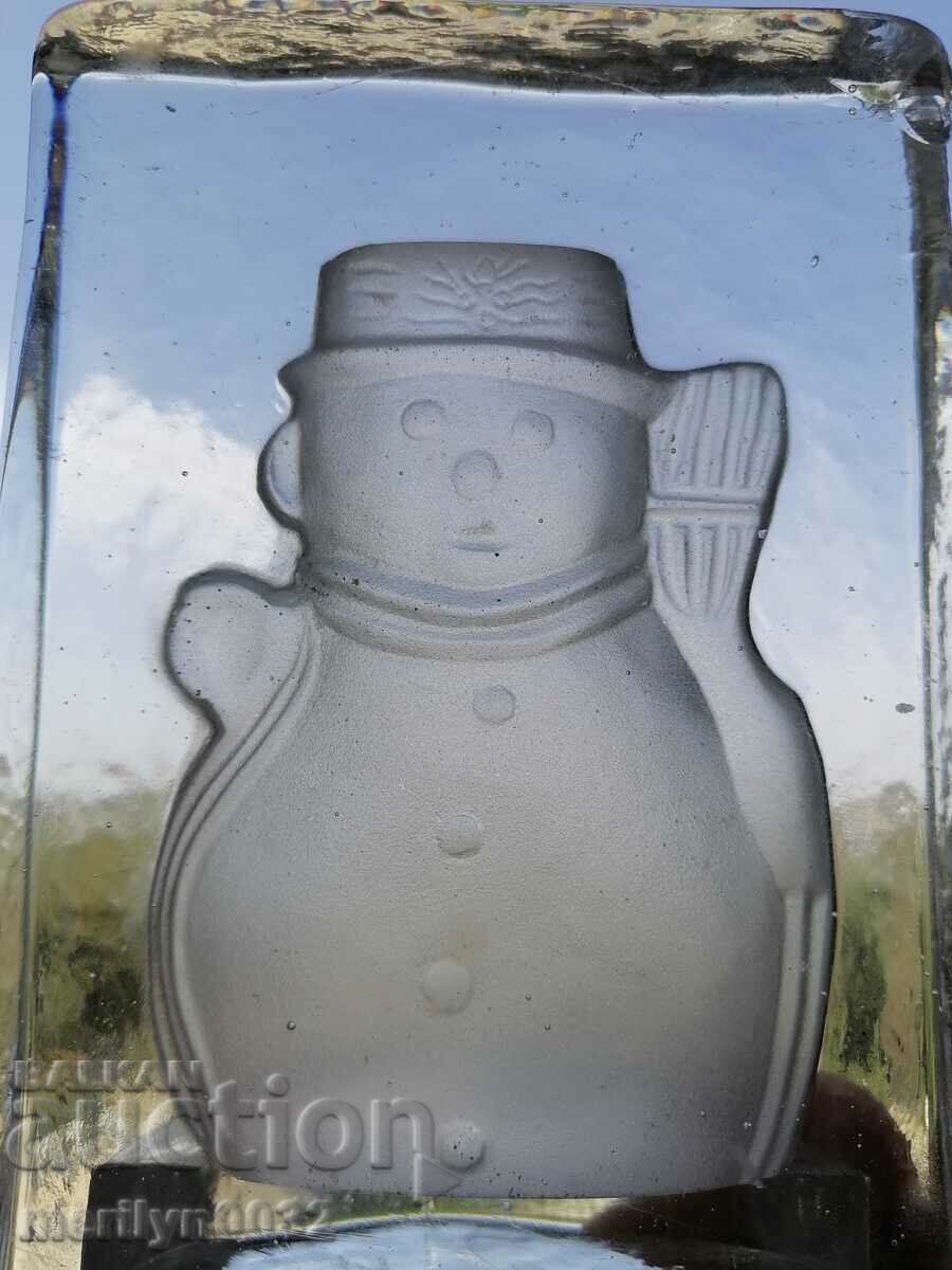 Figura de oțel a unui om de zăpadă