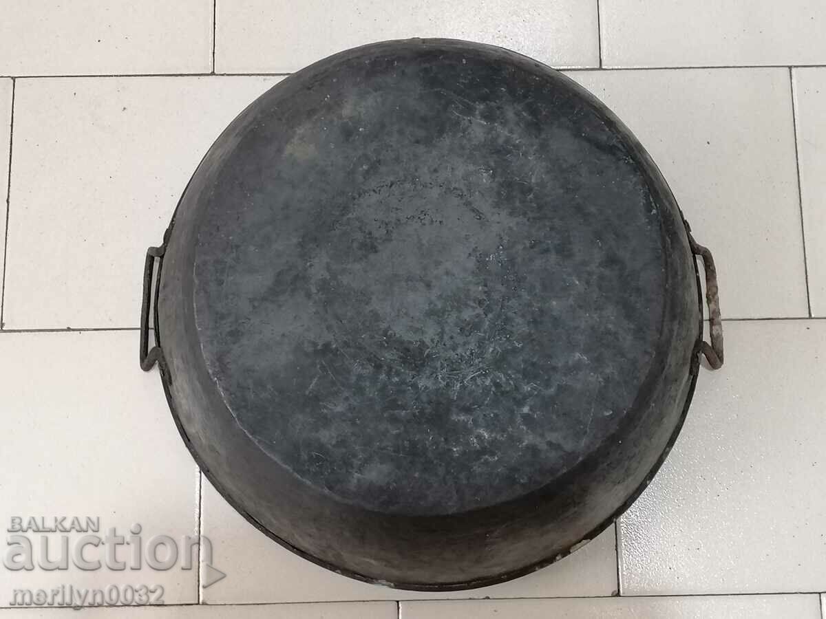 Auction Baked tray, copper pot, baker, sahane, honey, pan, tass Auction Baked tray, copper pot, baker, sahane, honey, pan, tass
