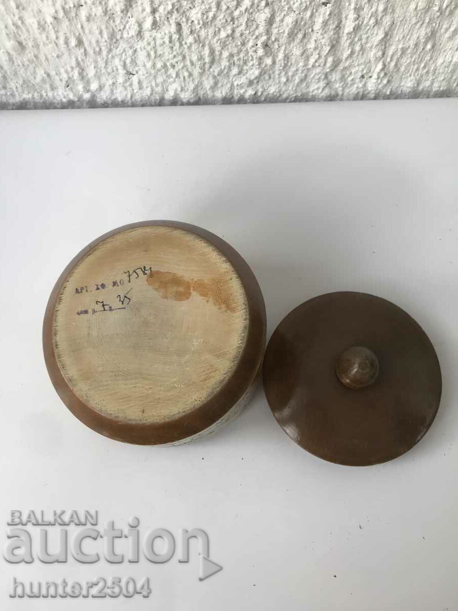 Box with lid - 10/7.7cm USSR with price 24.95 BGN | € 12.76 Box with lid - 10/7.7cm USSR with price 24.95 BGN | € 12.76