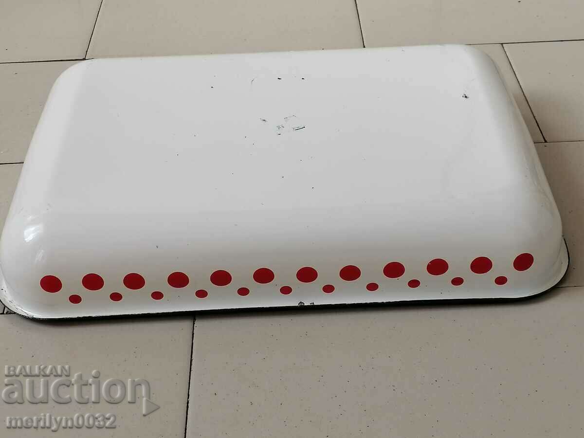 Auction An enameled container, that's a platter with enamel Auction An enameled container, that's a platter with enamel