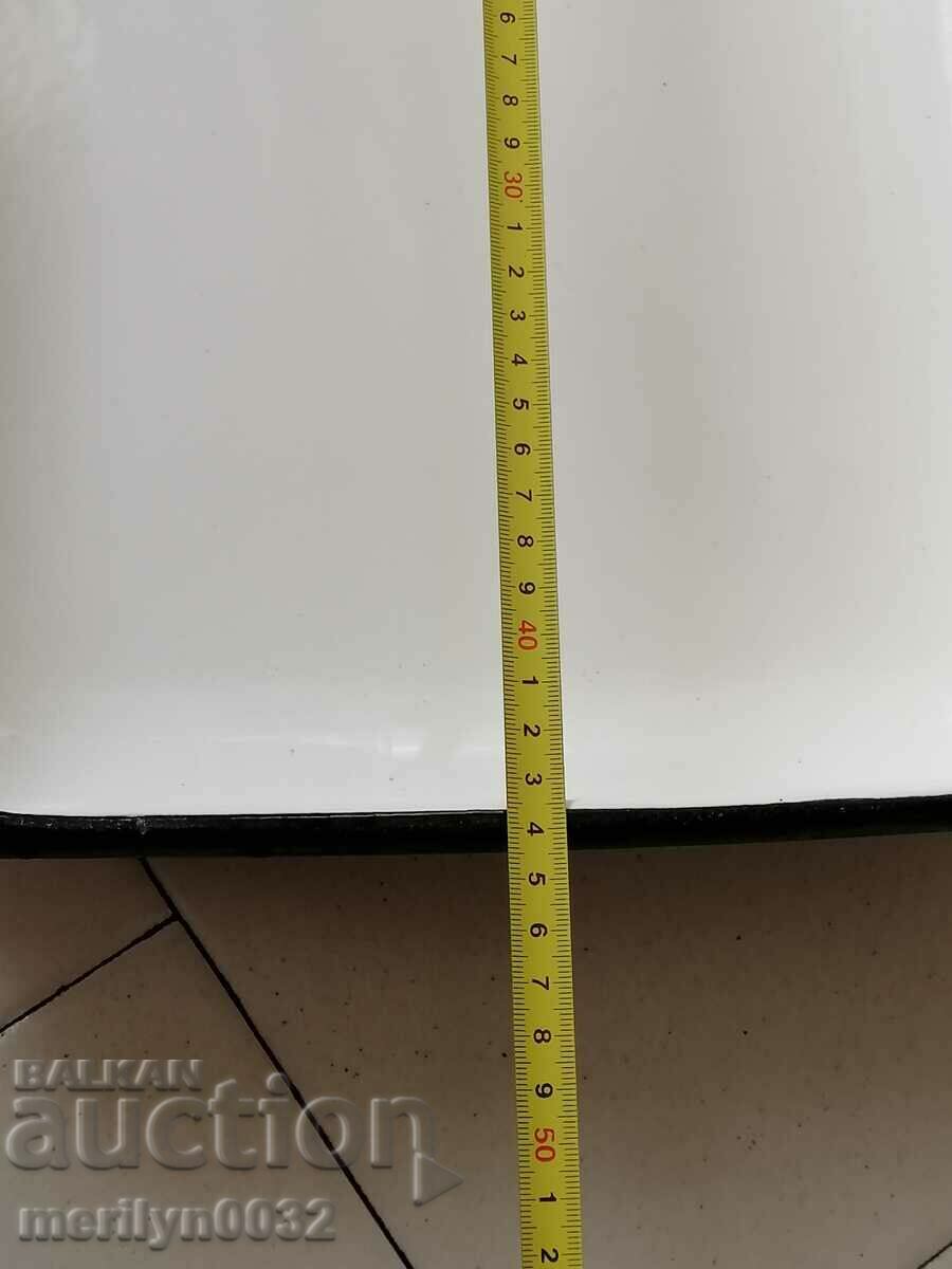 Delivery of An enameled container, that's a platter with enamel Delivery of An enameled container, that's a platter with enamel