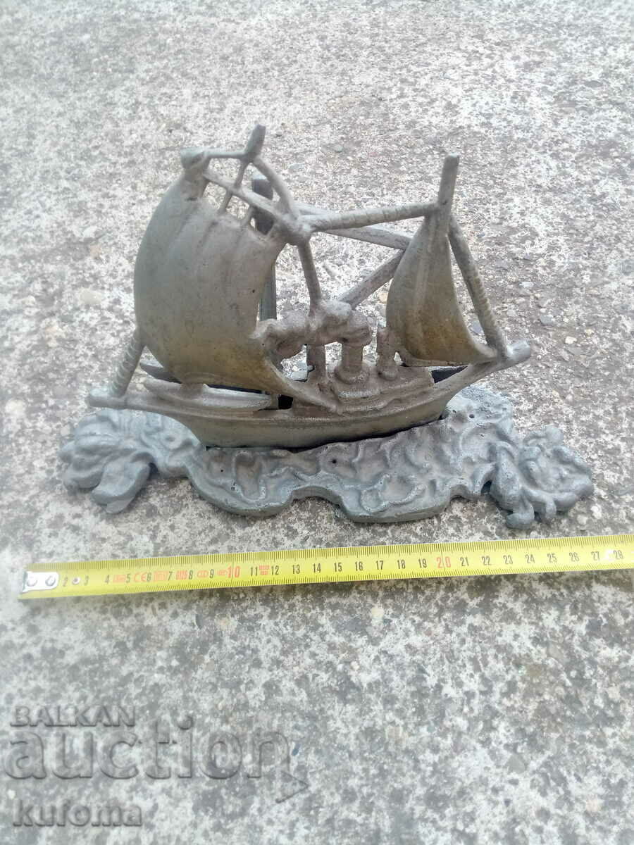 Nava veche din aluminiu Nava veche din aluminiu