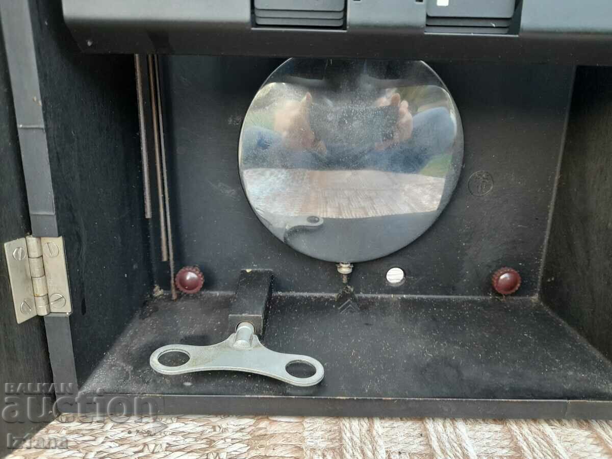 Delivery of Old clock Predom Delivery of Old clock Predom