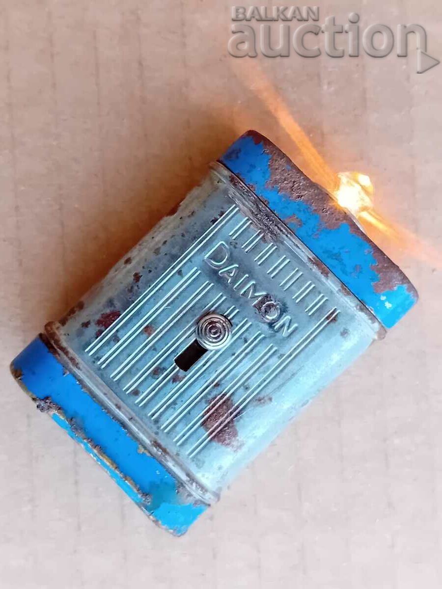 small metal mini DAIMON flashlight with price 31.00 BGN | € 15.85 small metal mini DAIMON flashlight with price 31.00 BGN | € 15.85