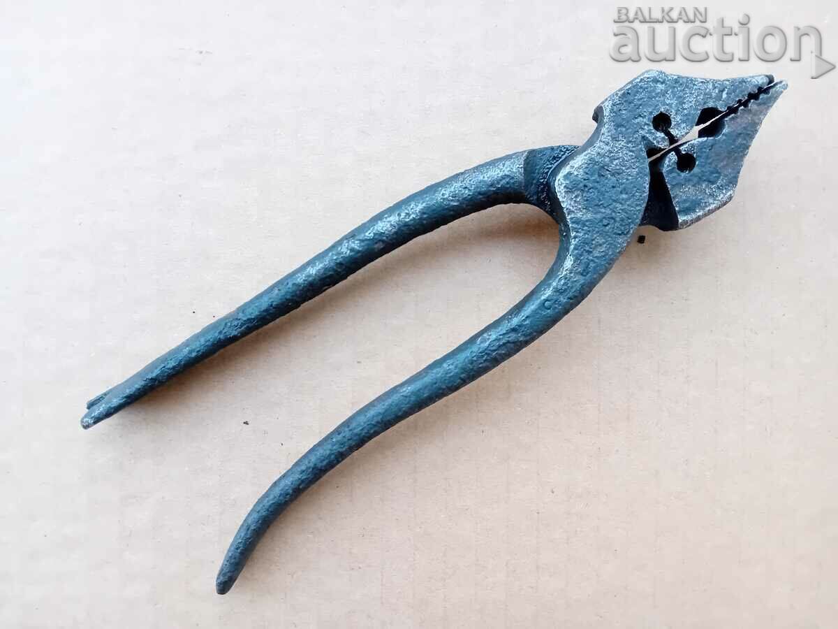 Auction vintage craftsman's pliers Auction vintage craftsman's pliers