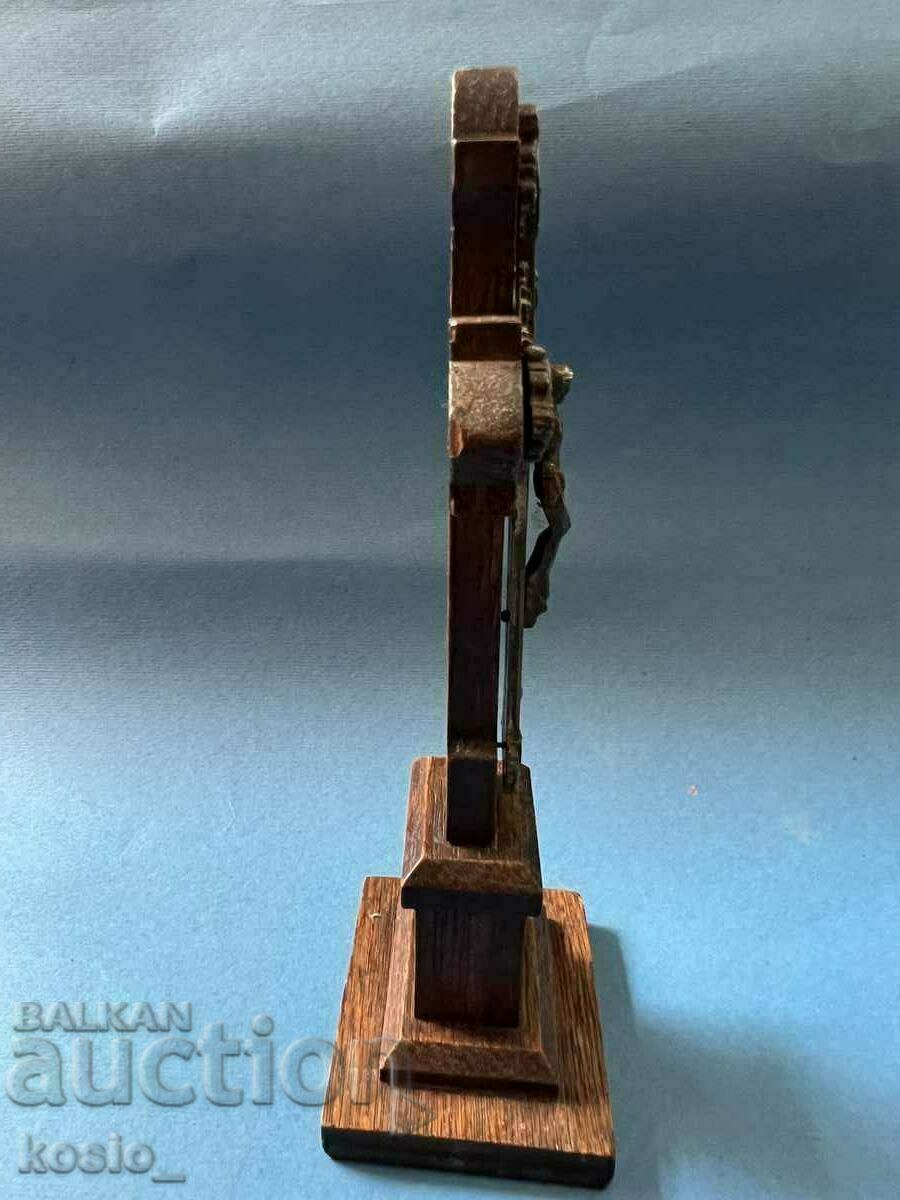 Auction Table cross Auction Table cross