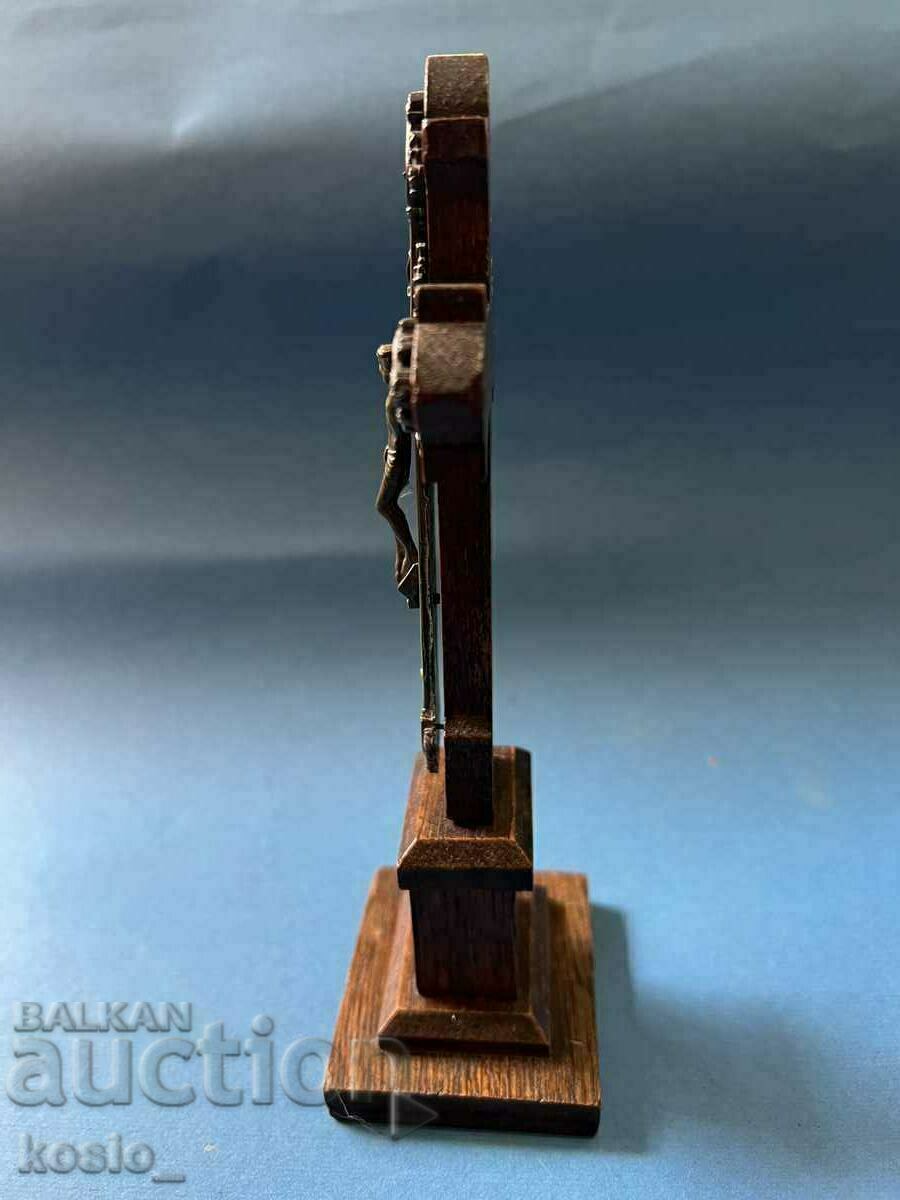 Delivery of Table cross Delivery of Table cross