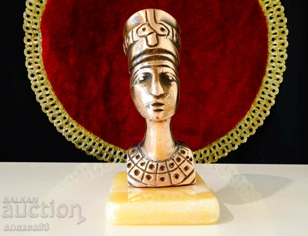 Copper statuette of Nefertiti, onyx. with price 26.00 BGN | € 13.29