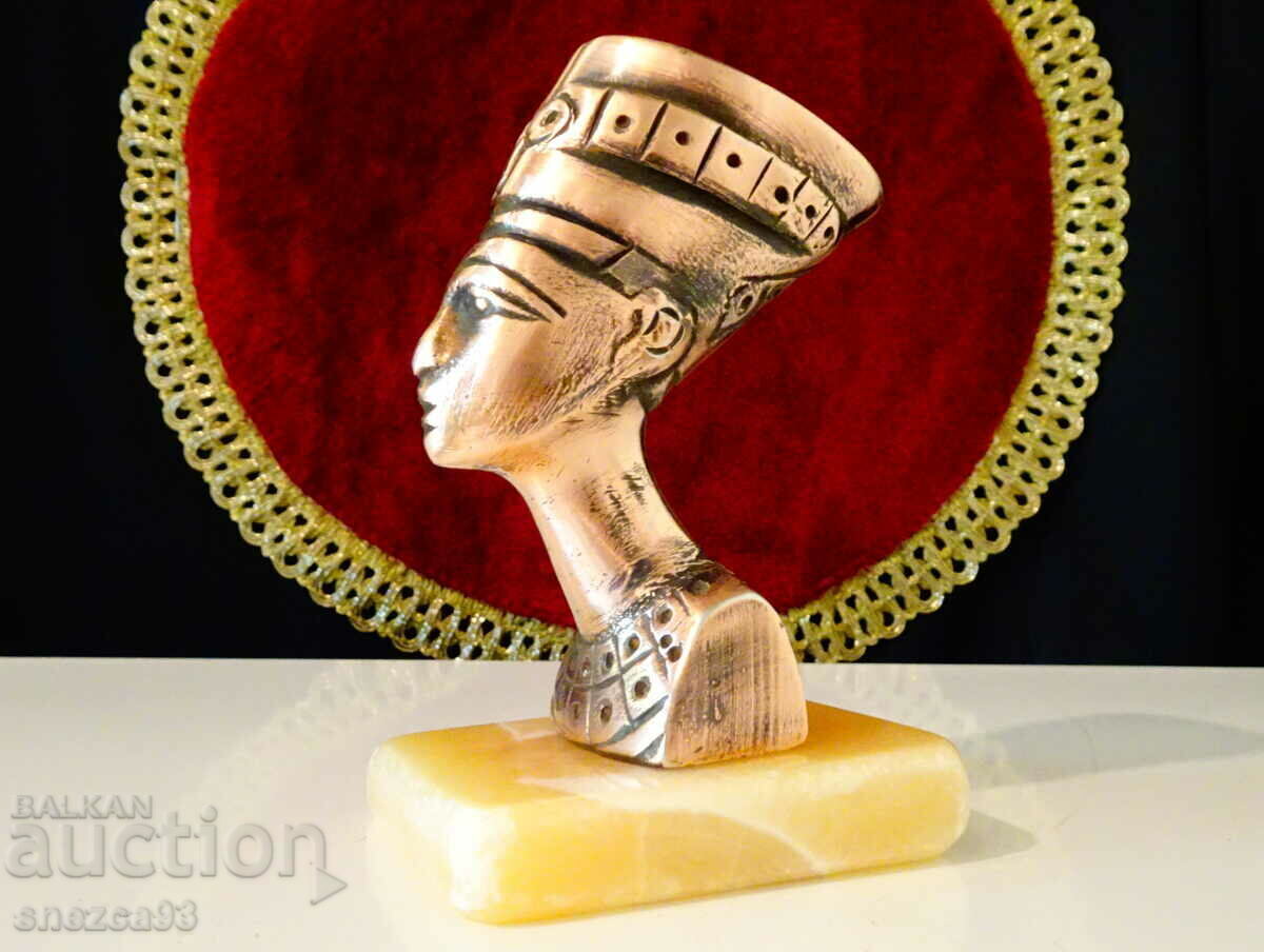 Auction  Copper statuette of Nefertiti, onyx.