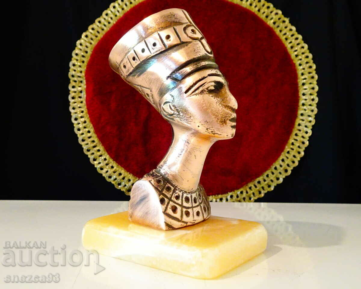 Copper statuette of Nefertiti, onyx.
