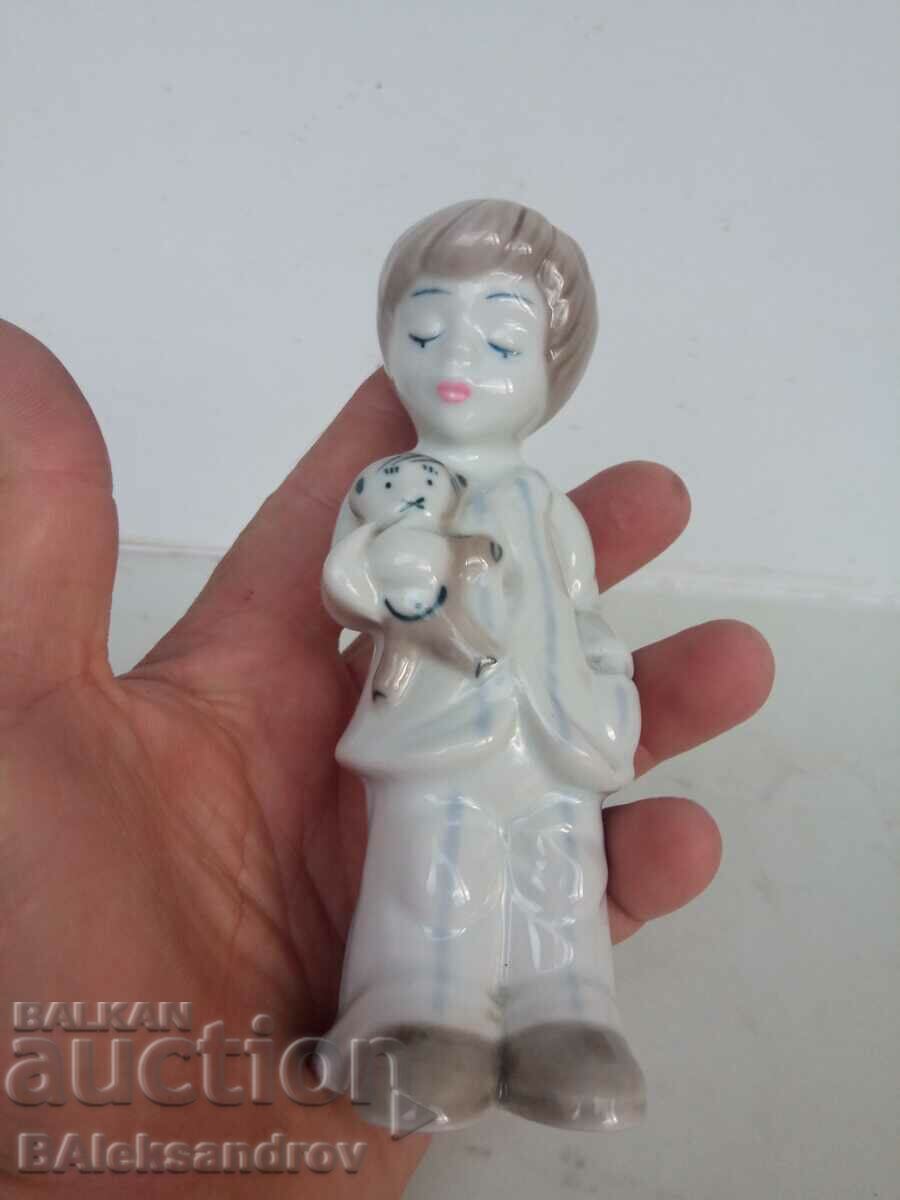 Porcelain figurine, a boy with a cache - 6 Porcelain figurine, a boy with a cache - 6