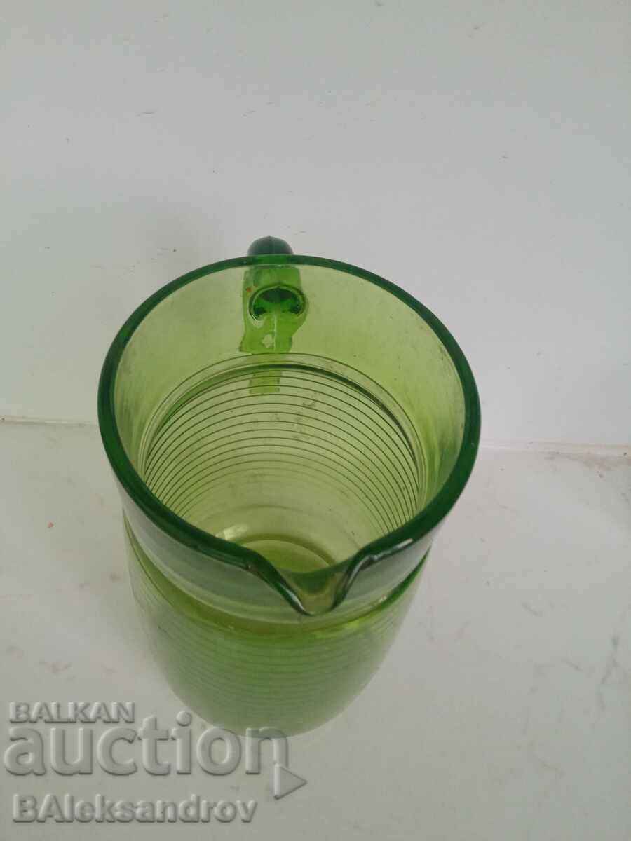Licitație Cană mare din sticlă verde
