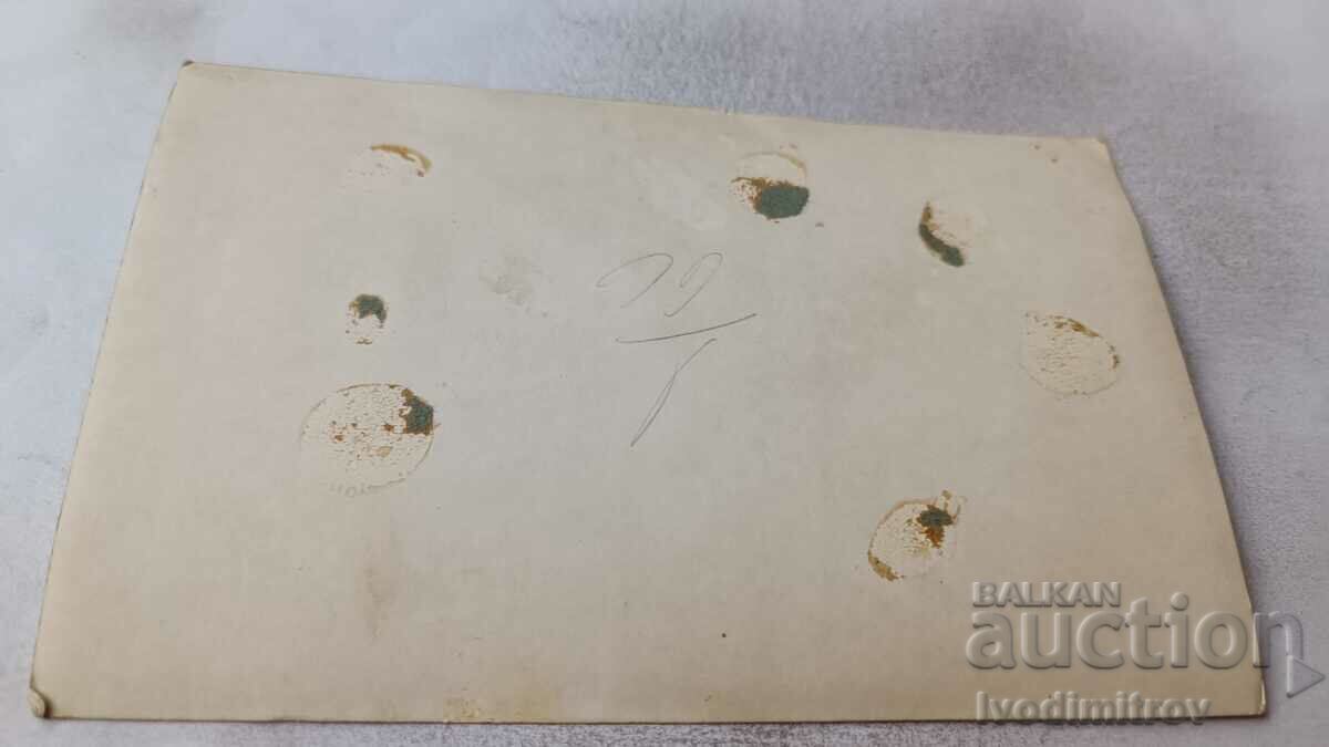 Φωτογραφία Στρατιώτης δύο άνδρες και δύο γυναίκες μπροστά σε μια πισίνα με τιμή 1.75 BGN | € 0.89 Φωτογραφία Στρατιώτης δύο άνδρες και δύο γυναίκες μπροστά σε μια πισίνα με τιμή 1.75 BGN | € 0.89