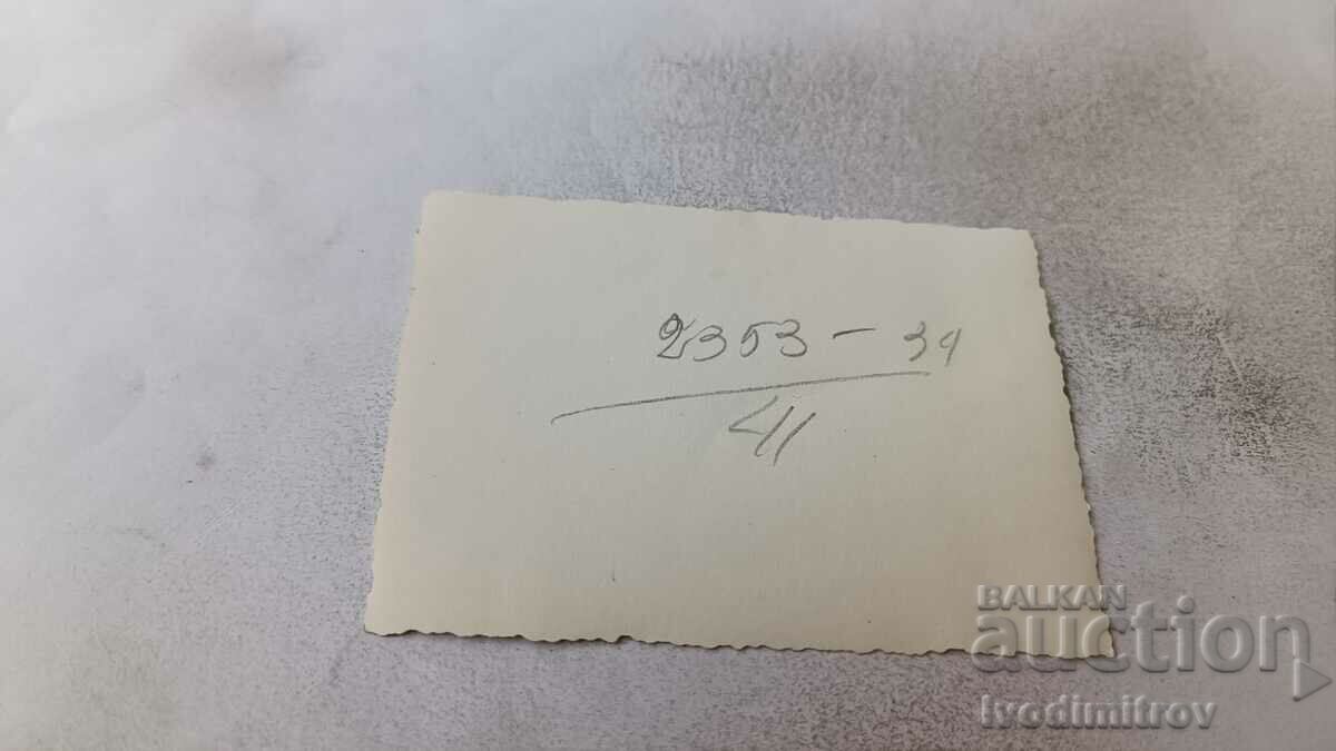 Φωτογραφία Άνδρας και γυναίκα στο δρόμο με τιμή 1.65 BGN | € 0.84