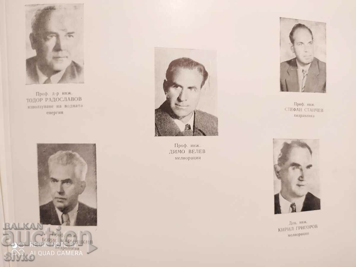 Delivery of Yearbook, VISI album, Hydrotechnical Faculty, XVII graduation Delivery of Yearbook, VISI album, Hydrotechnical Faculty, XVII graduation