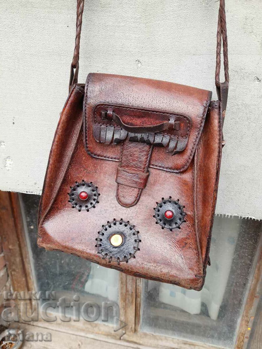 Old lady's leather bag with price 35.00 BGN | € 17.90