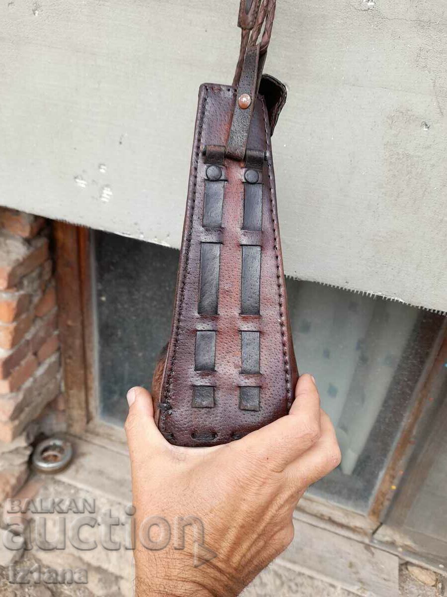 Auction  Old lady's leather bag