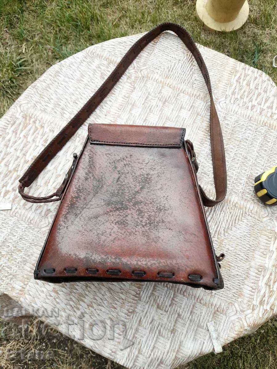 Delivery of Old lady's leather bag