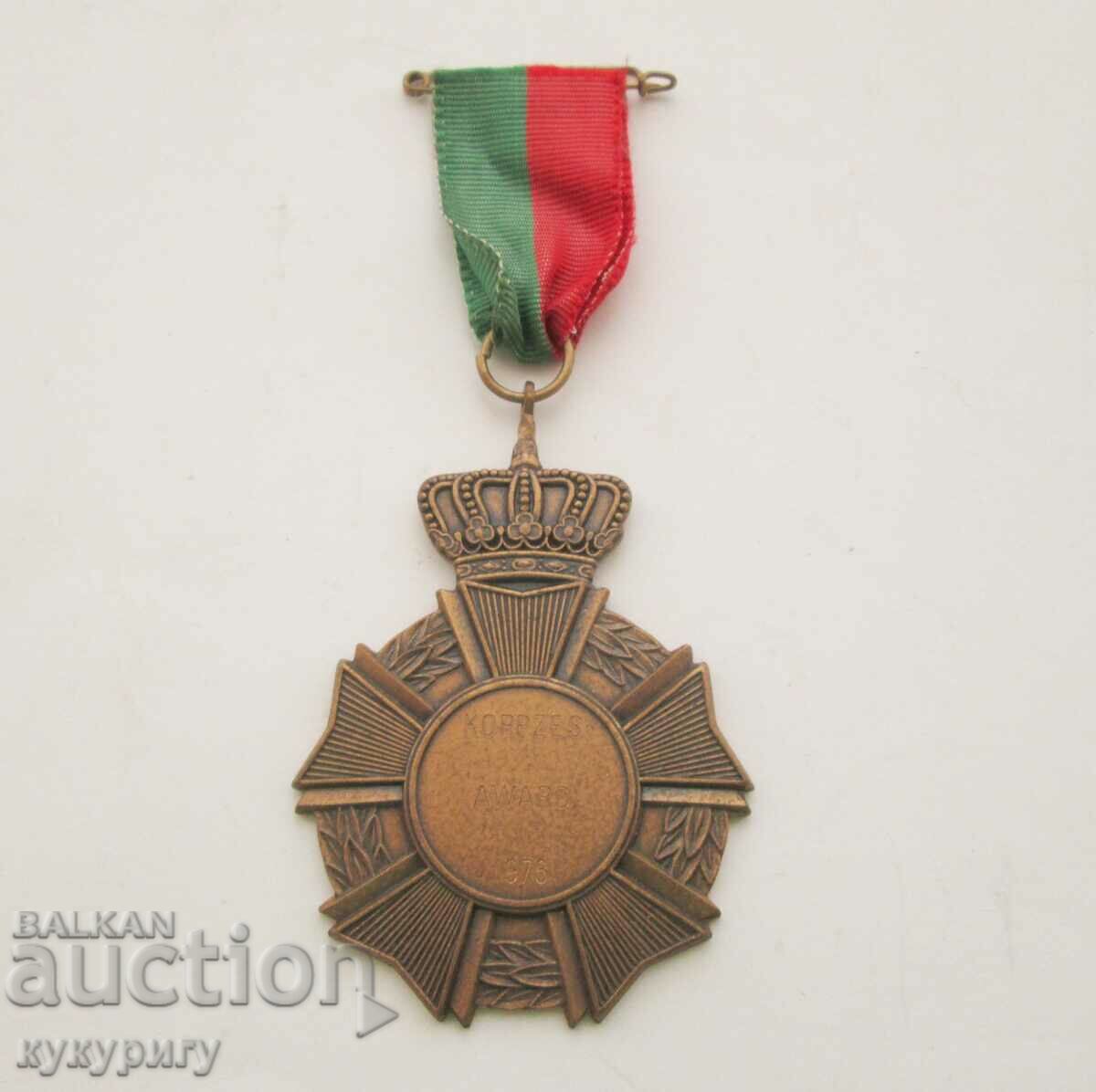 Παλιό μετάλλιο με στέμμα