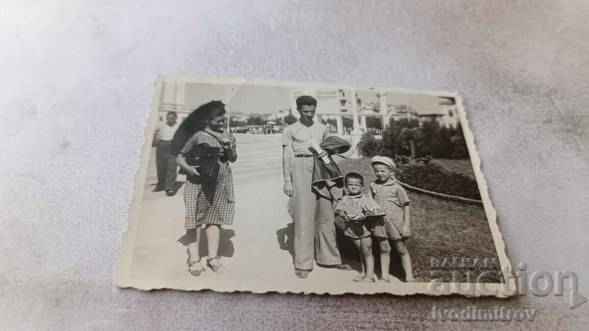 Φωτογραφία Βάρνα Άνδρας, γυναίκα και δύο παιδιά 1938