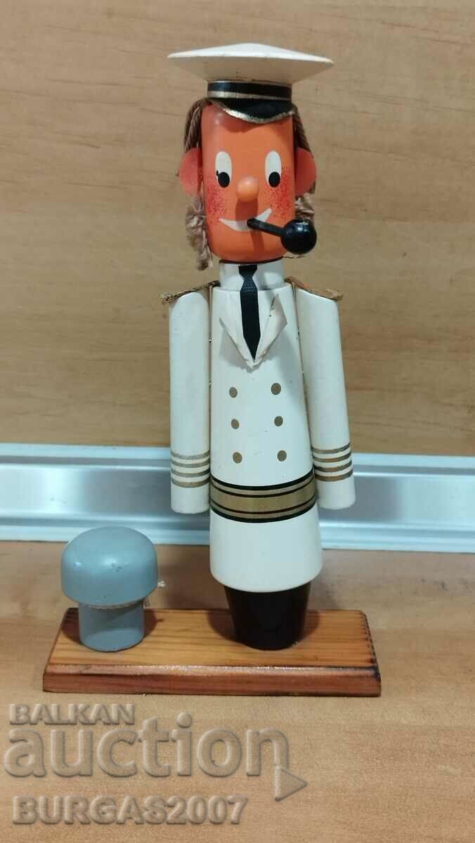Old figure, sailor, captain with pipe