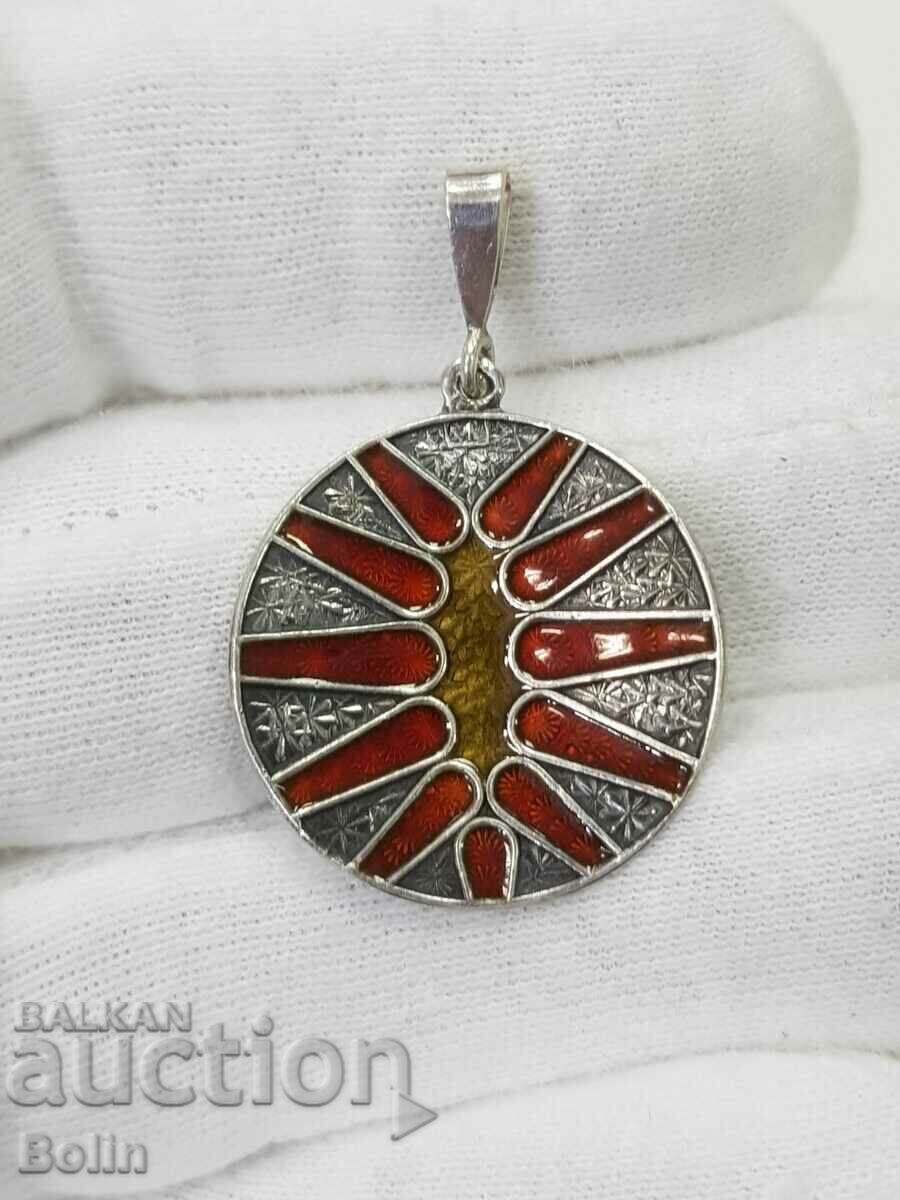 Beautiful silver Art medallion with enamel 925 BC. Beautiful silver Art medallion with enamel 925 BC.