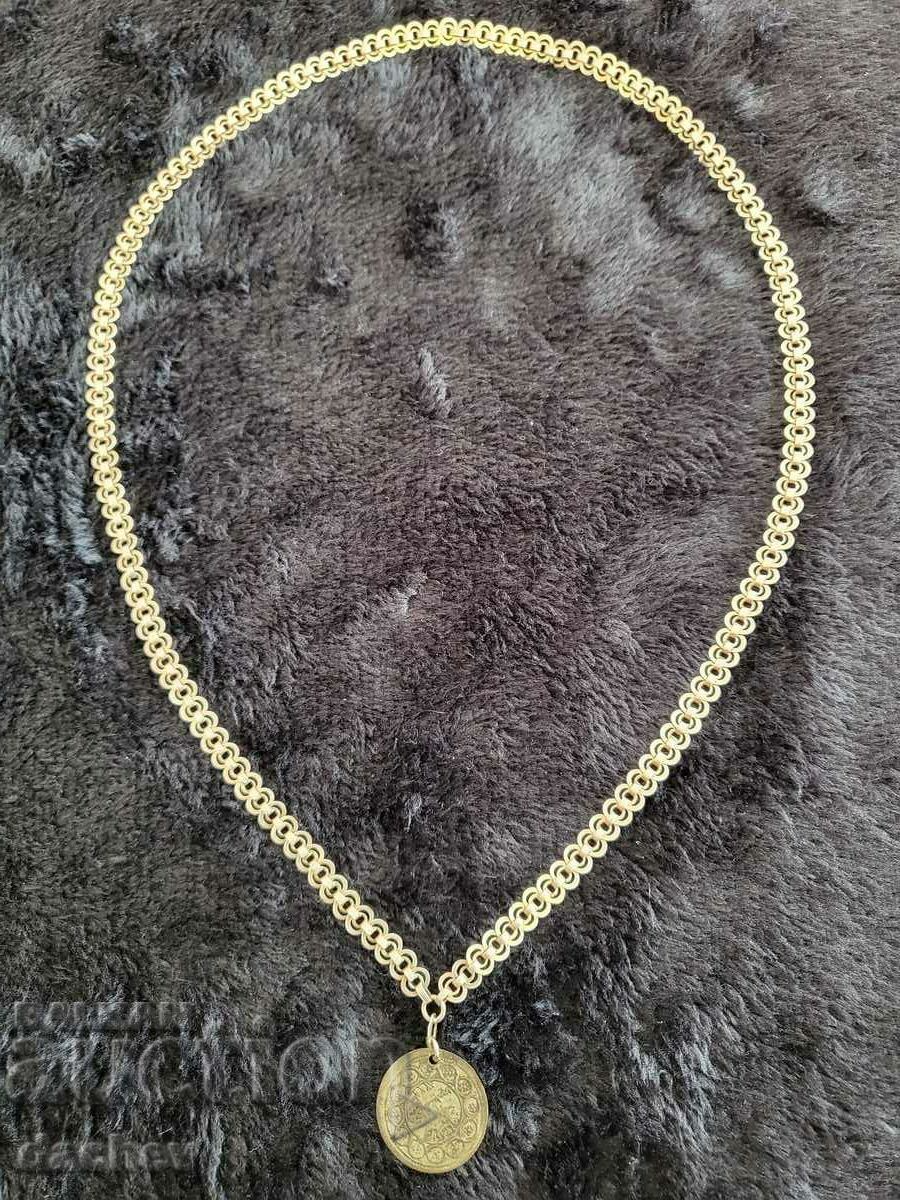 Κοσμήματα με λαϊκό κολιέ με ασημί επιχρυσωμένο κορδόνι