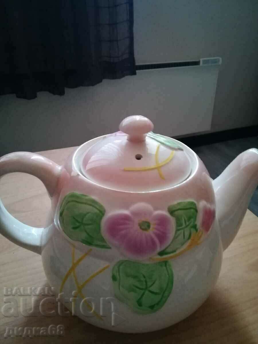 A beautiful embossed England porcelain teapot with price 15.00 BGN | € 7.67 A beautiful embossed England porcelain teapot with price 15.00 BGN | € 7.67
