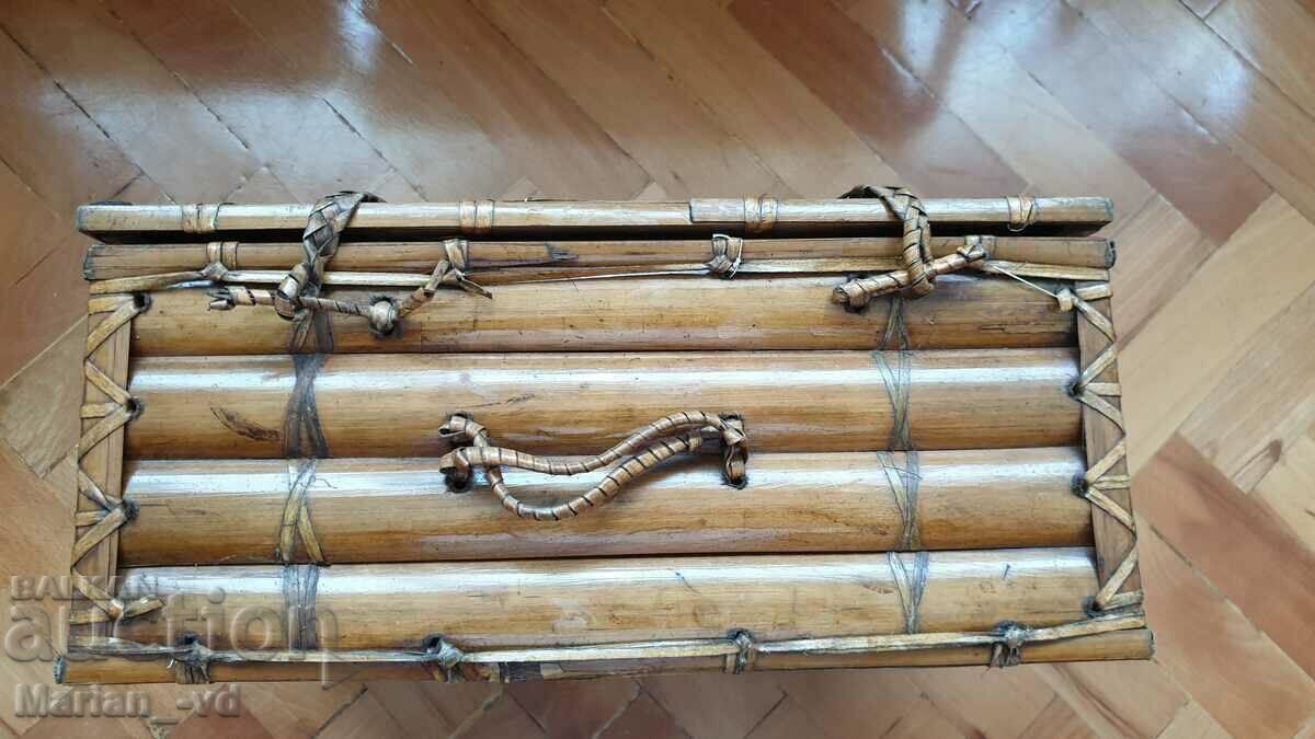 Auction An old bamboo chest Auction An old bamboo chest