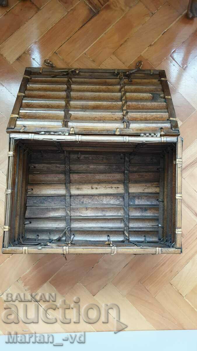 Delivery of An old bamboo chest Delivery of An old bamboo chest