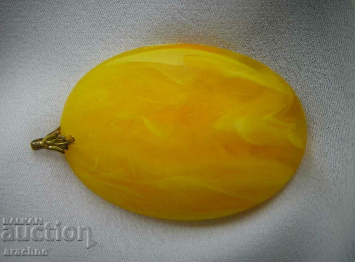 Auction Large Royal Amber Locket Auction Large Royal Amber Locket