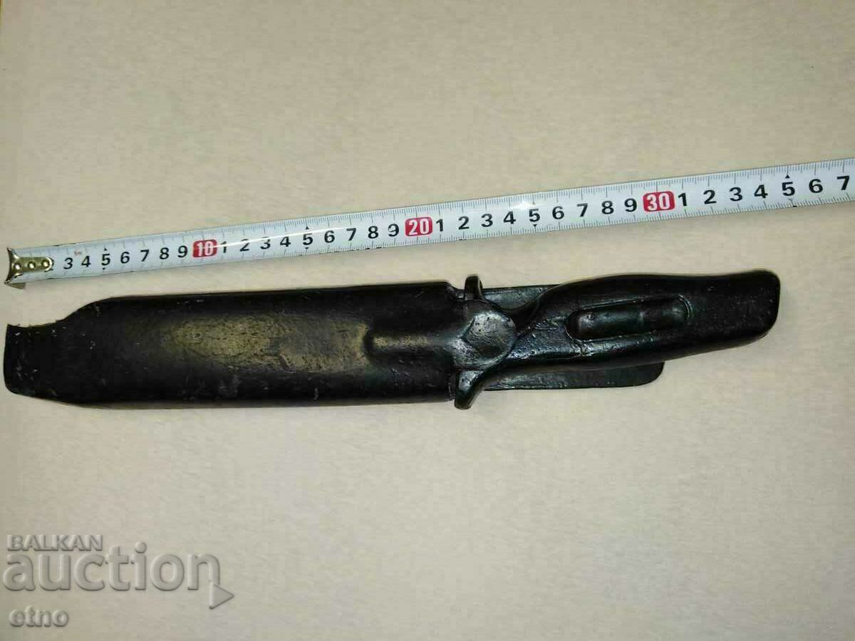 Auction OLD DIVING KNIFE WITH THE ORIGINAL CAN Auction OLD DIVING KNIFE WITH THE ORIGINAL CAN