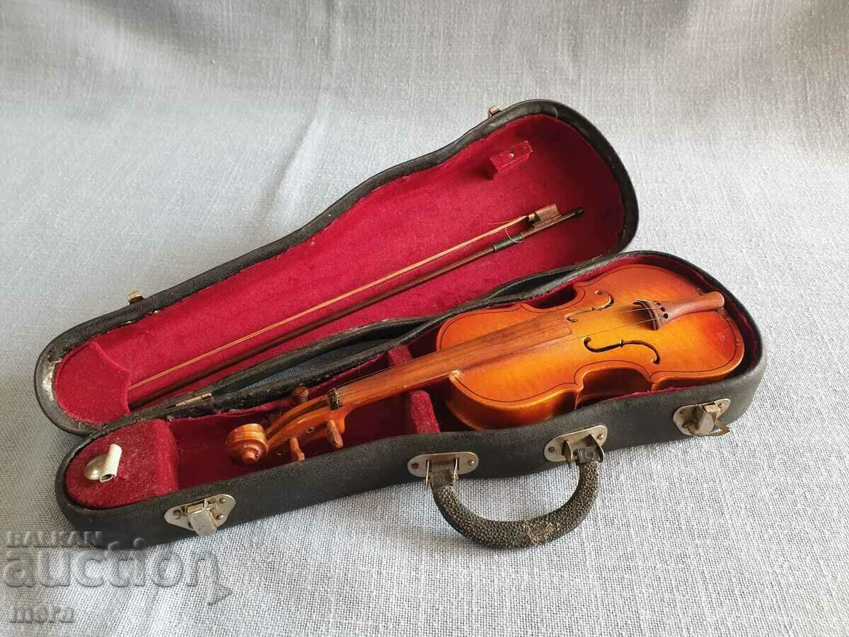 Small souvenir violin