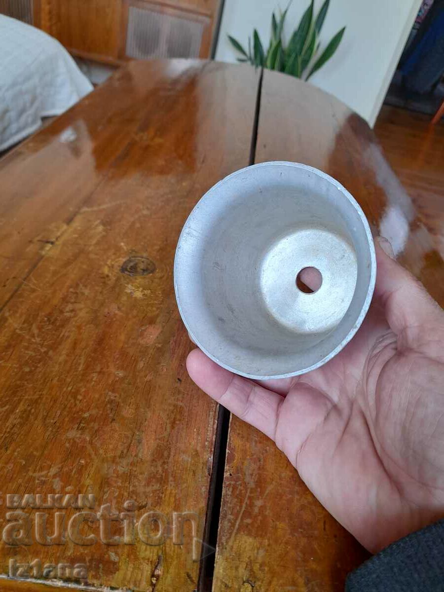 Auction  Old aluminum cake pan