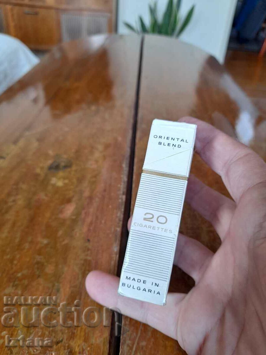 Δημοπρασία Ένα παλιό κουτί τσιγάρα BT Δημοπρασία Ένα παλιό κουτί τσιγάρα BT