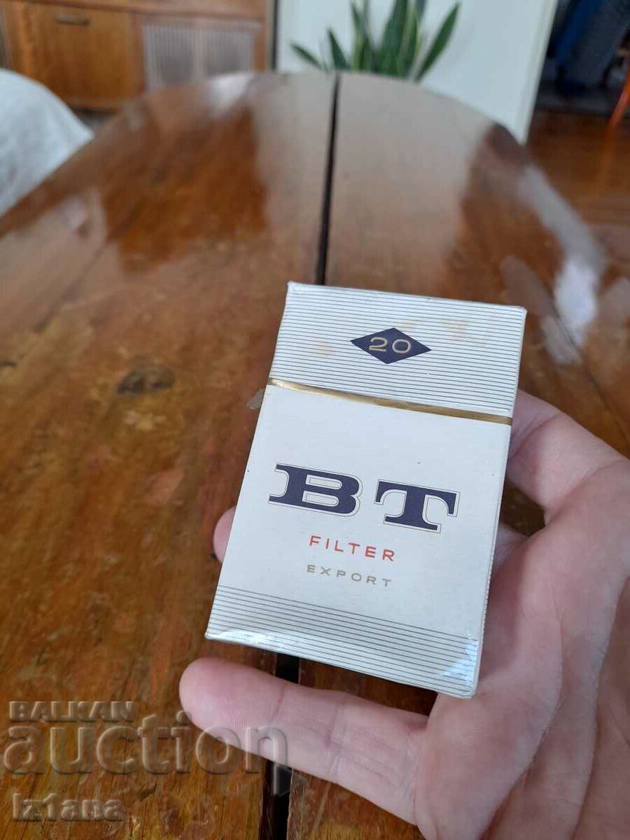 Παράδοση Ένα παλιό κουτί τσιγάρα BT Παράδοση Ένα παλιό κουτί τσιγάρα BT