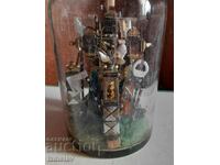 O ceașcă de răbdare, pe o temă religioasă.