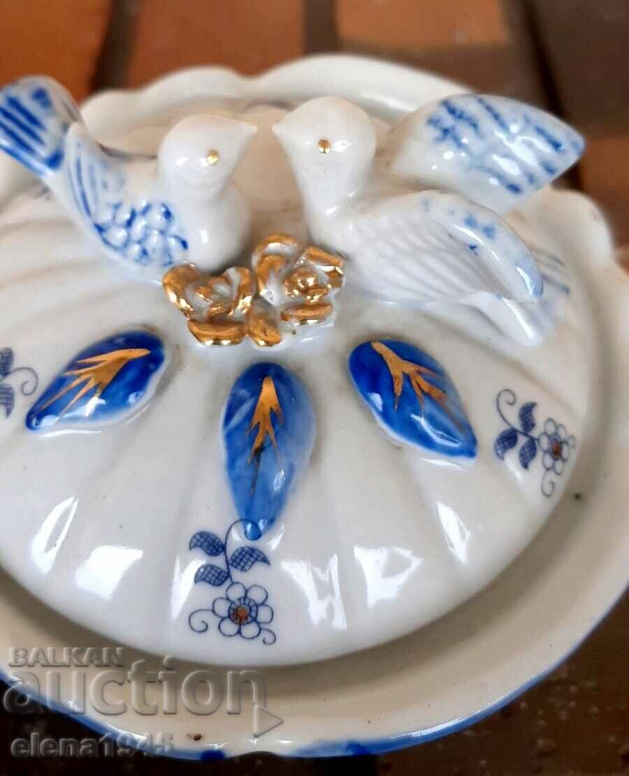 Πορσελάνη κουτί με τιμή 50.00 BGN | € 25.56 Πορσελάνη κουτί με τιμή 50.00 BGN | € 25.56