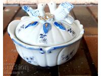 Porcelain box for jewelery
