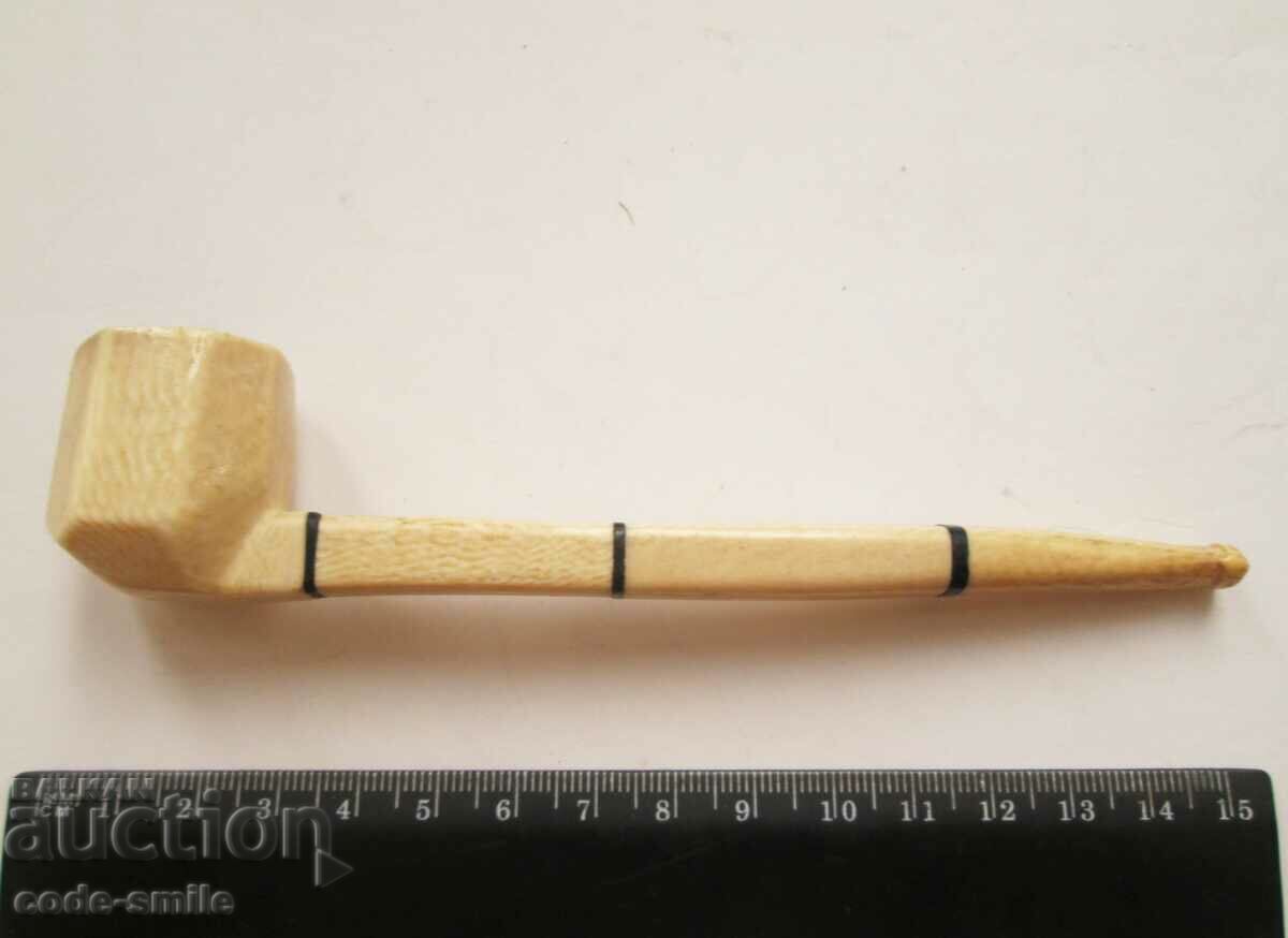Delivery of Old Handmade Ivory Pipe Delivery of Old Handmade Ivory Pipe