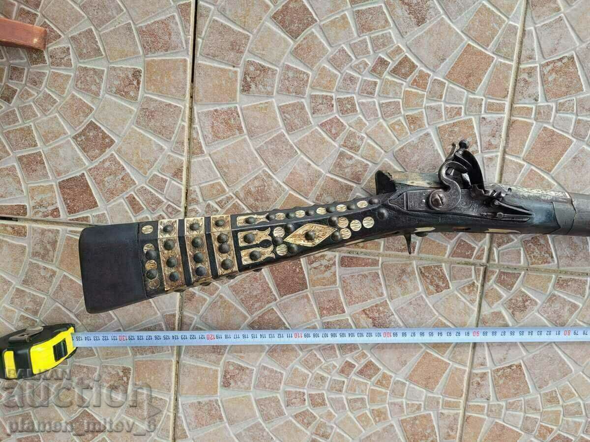 rifle, pishtov, shishane, boylia, flintlock with price 3900.00 BGN | € 1994.04 rifle, pishtov, shishane, boylia, flintlock with price 3900.00 BGN | € 1994.04