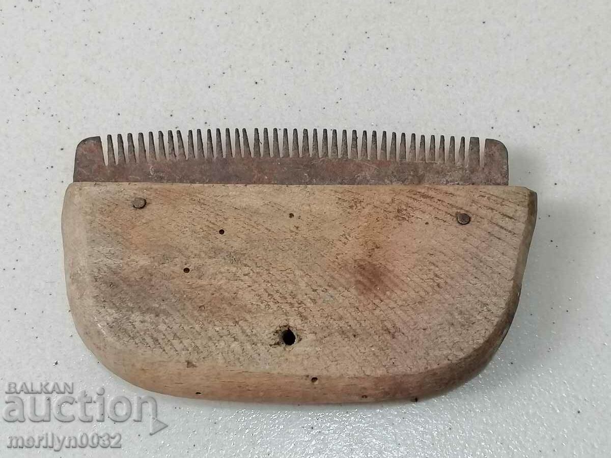 Old chest for horse, comb, chess, combs with price 41.00 BGN | € 20.96 Old chest for horse, comb, chess, combs with price 41.00 BGN | € 20.96