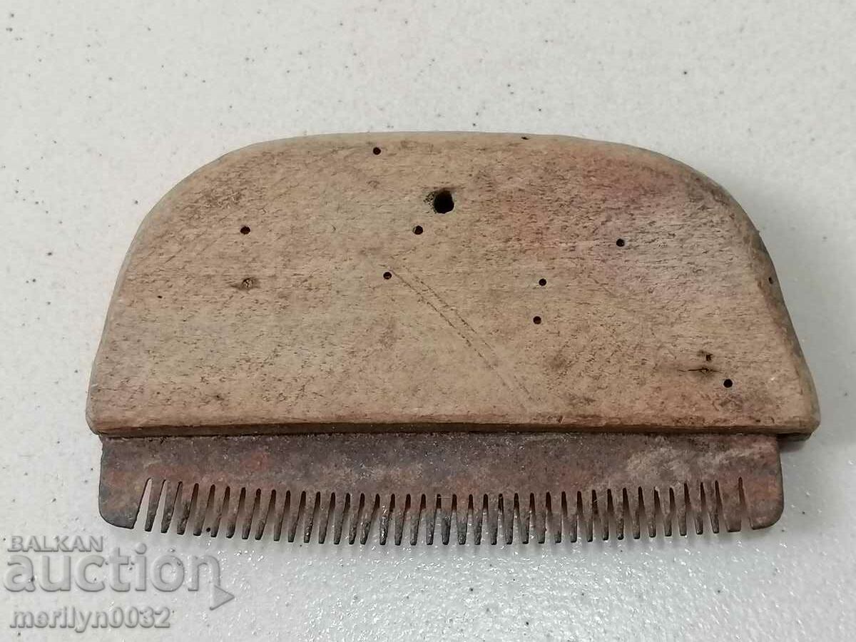 Auction Old chest for horse, comb, chess, combs Auction Old chest for horse, comb, chess, combs